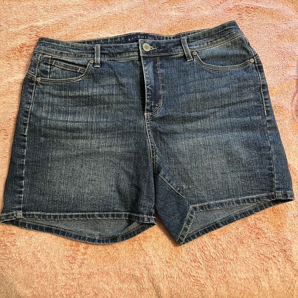 #212 Bandolino denim shorts - Picture 2 of 8